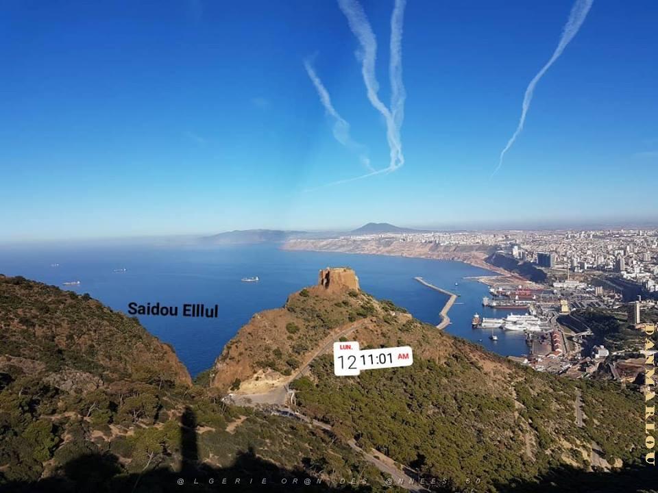 ORAN DEPUIS LE MURDJAJO LA BAIE.jpg